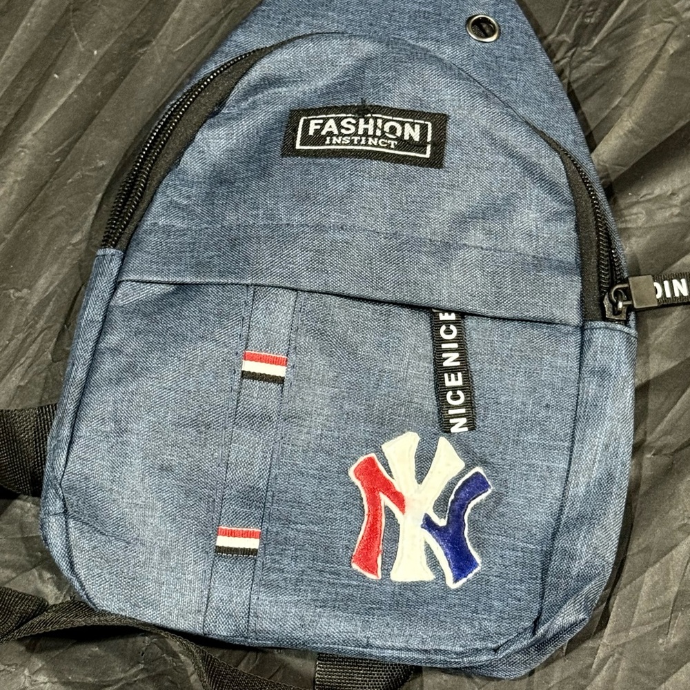 DIY: Blue NY Crossbody Bag